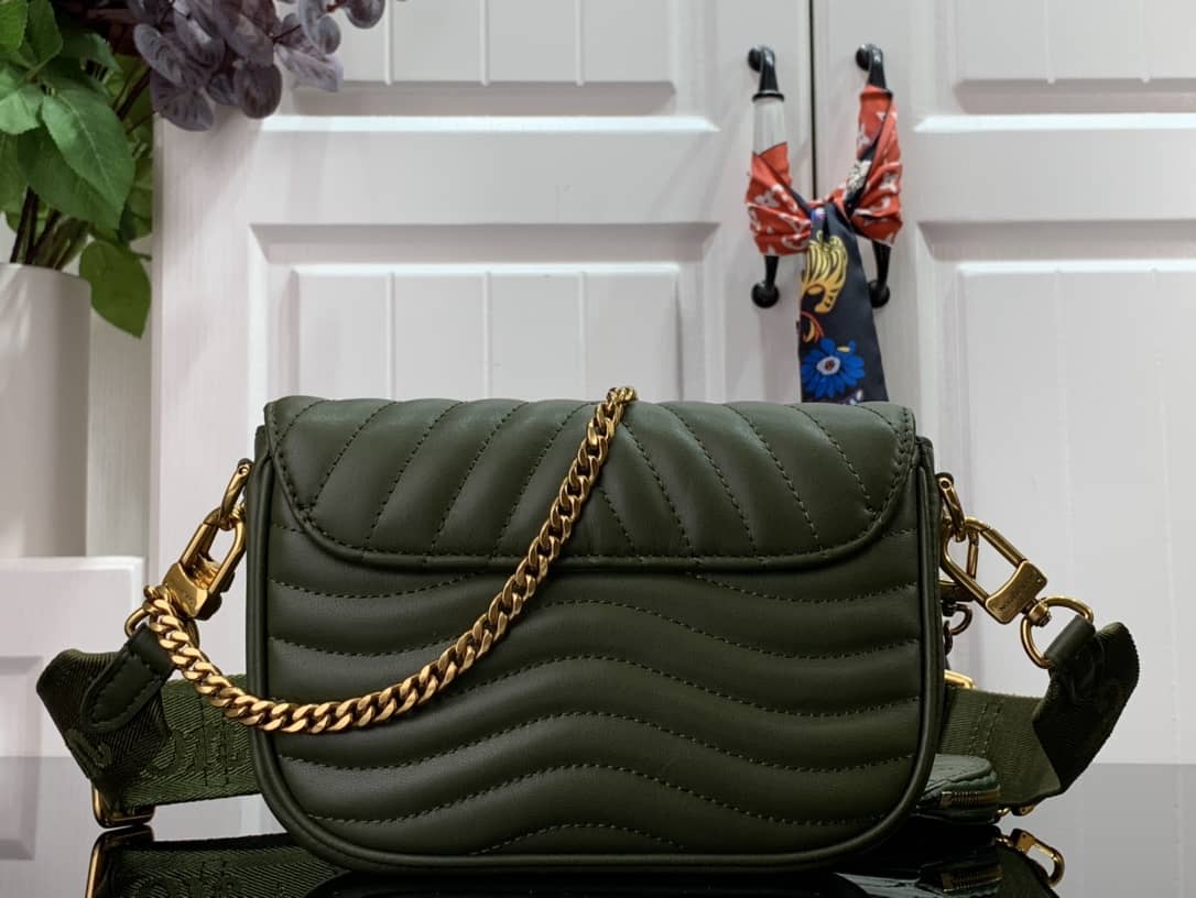 L0vis Vvtt0n New Wave Multi Replica Pochette Green M56466