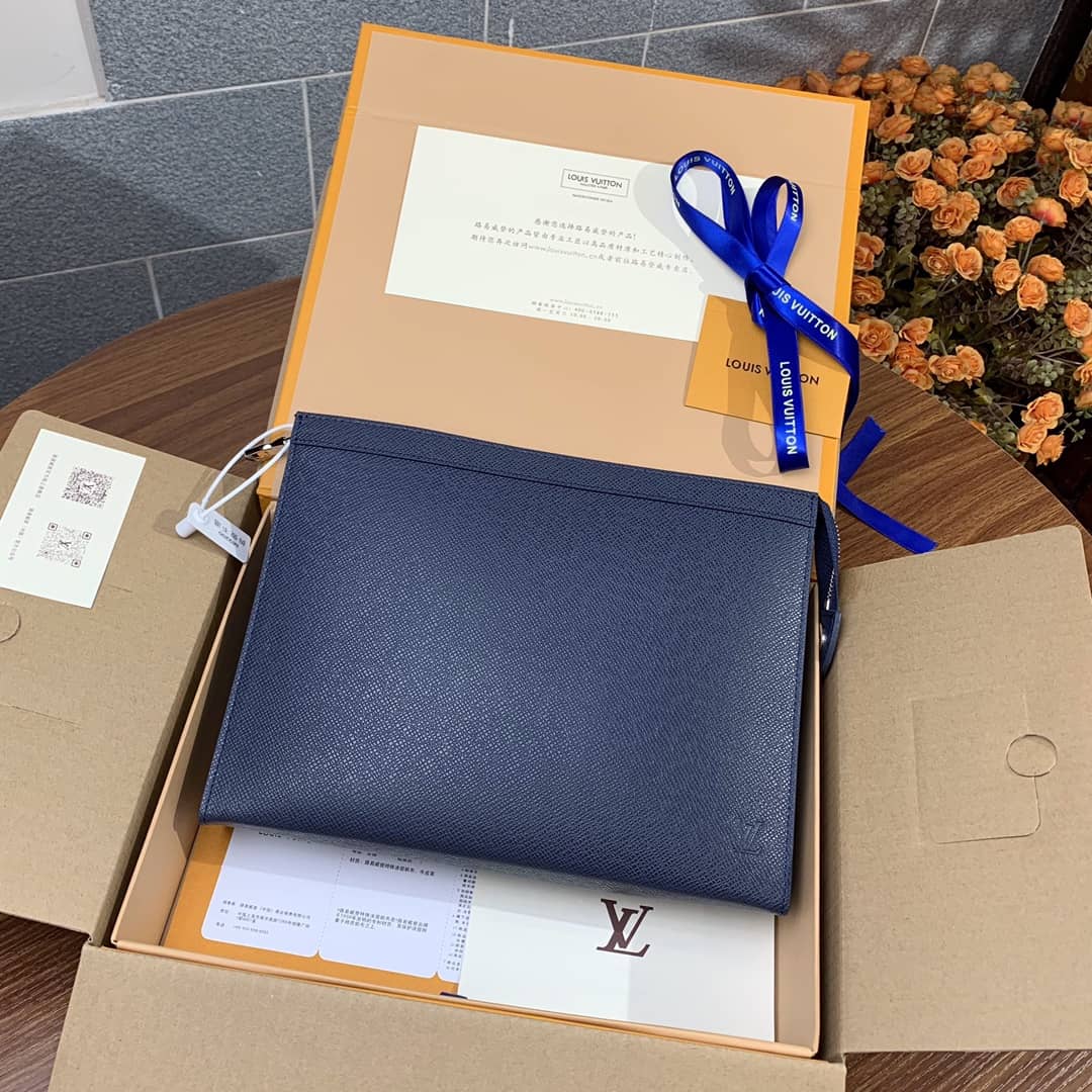 L0vis Vvtt0n Pochette Voyage MM Taiga Leather Replica Handbag Blue M30677