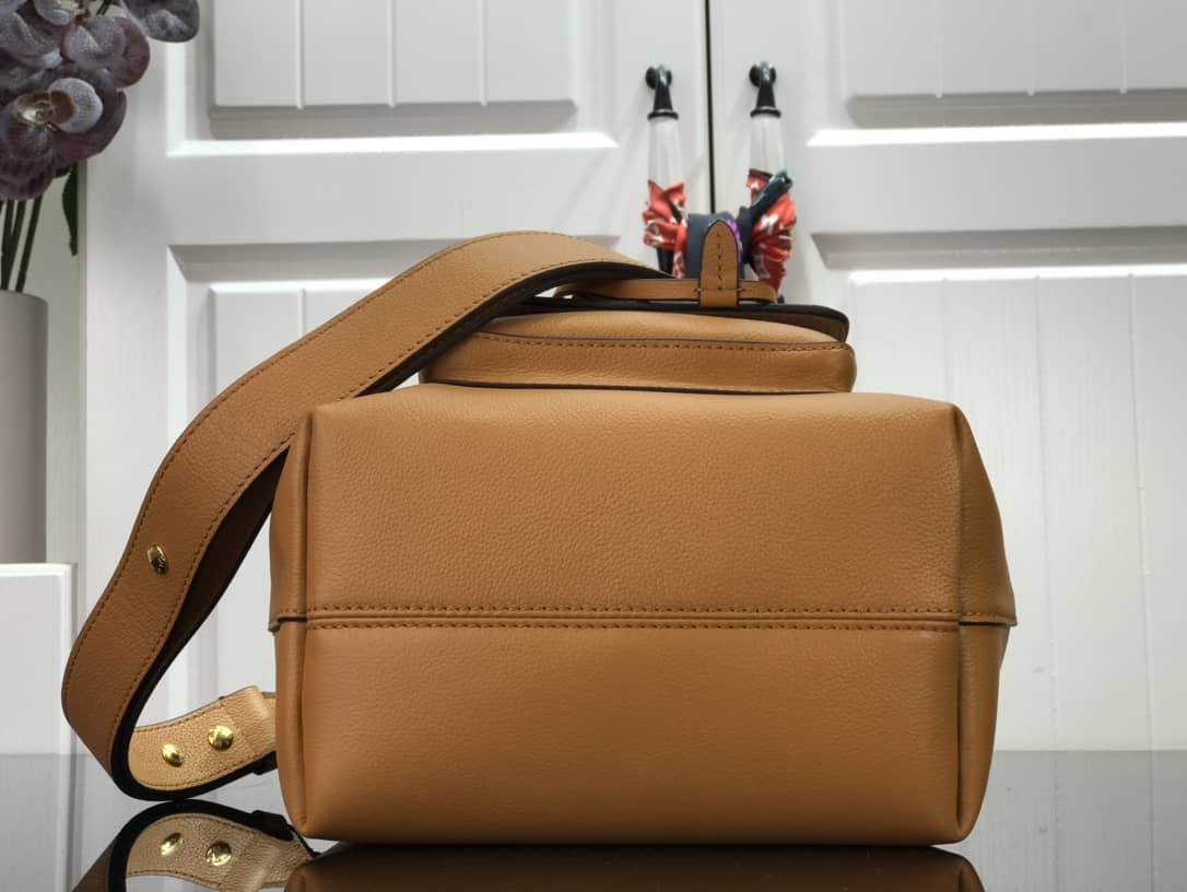 L0vis Vvtt0n Lockme Replica Bucket Bag Orange M57688