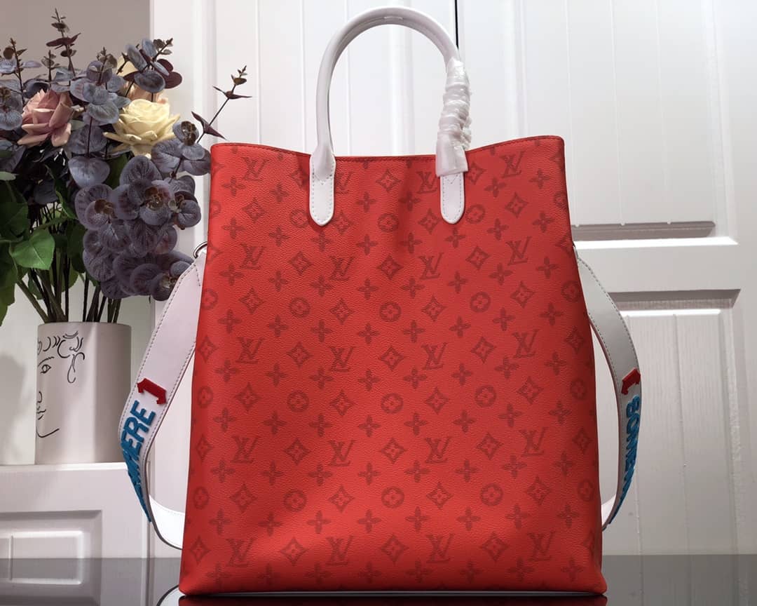 L0vis Vvtt0n “Tourist Vs Purist” Tote Bag