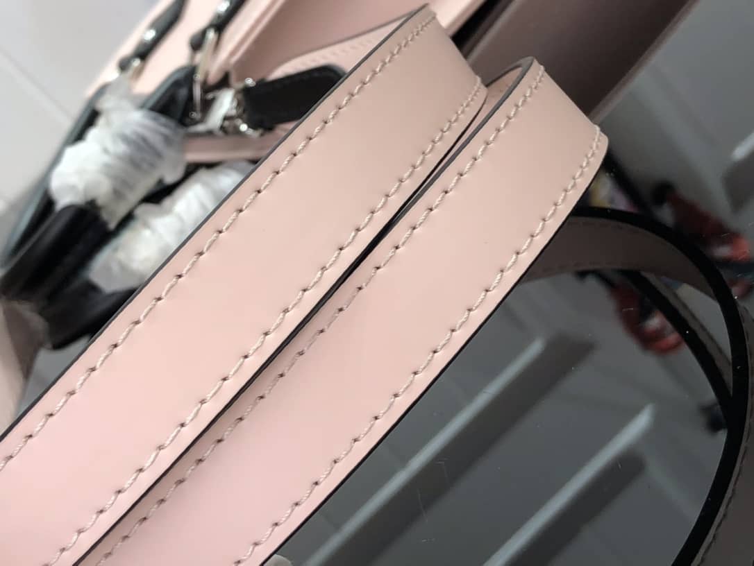 L0vis Vvtt0n Petit Sac Plat Flat Shoulder Bag Replica Pink M80169