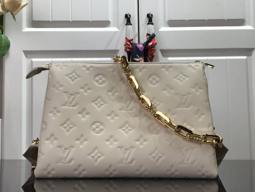 L0vis Vvtt0n Coussin PM Embossed Puffy White M57793 Replica Shoulder Bag