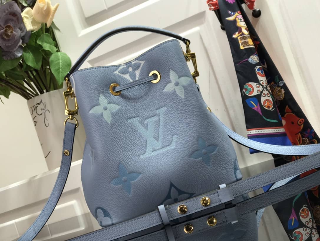 L0vis Vvtt0n Neo Noe Monogram Leather Replica Shoulder Bag Blue M45709