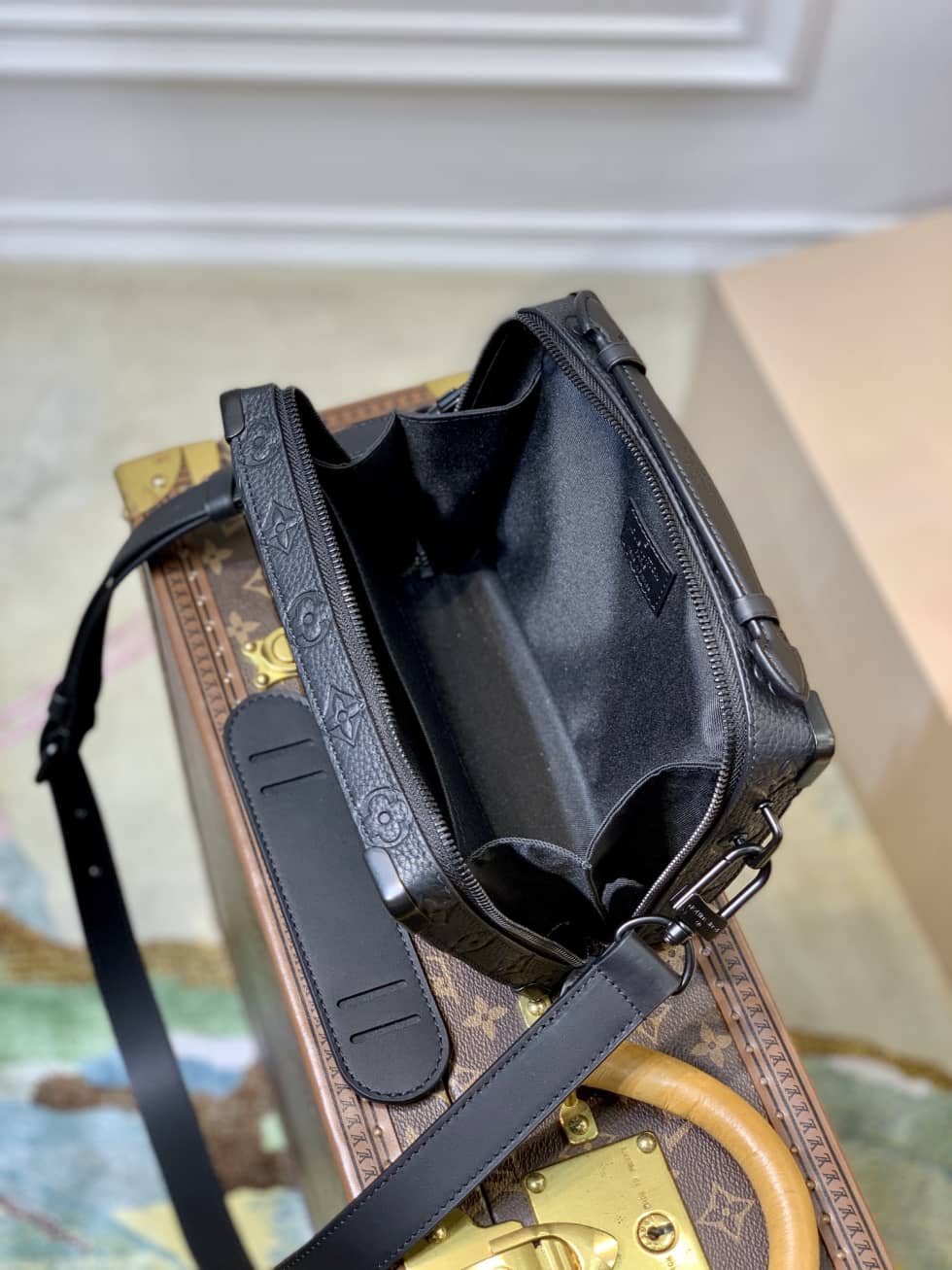 L0vis Vvtt0n Handle Soft Trunk M59163 Replica Shoulder Bag
