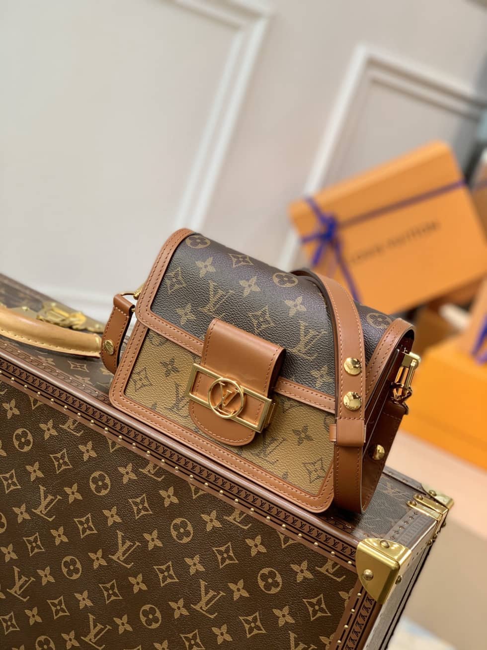 L0vis Vvtt0n Monogram Reverse Mini Dauphine M44580 Replica Crossbody Bag