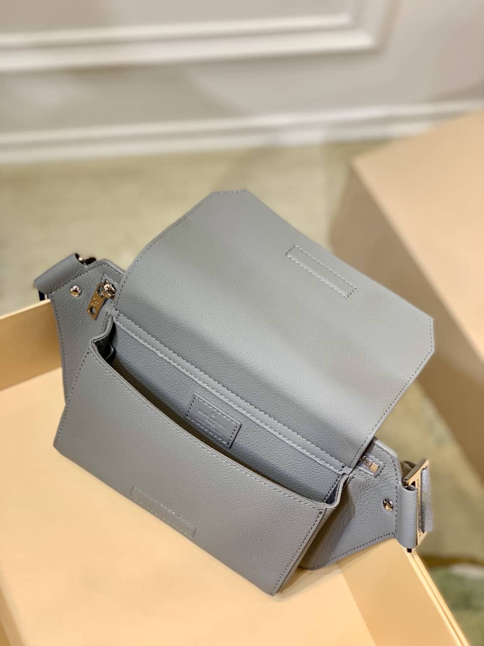 L0vis Vvtt0n New Sling Aerogram M59625 Replica Shoulder Bag
