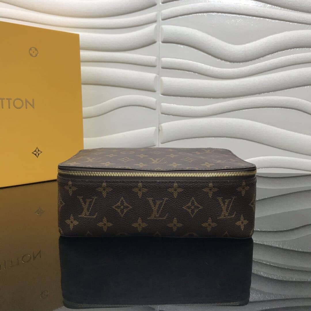 L0vis Vvtt0n Monogram Packing Cube PM Replica