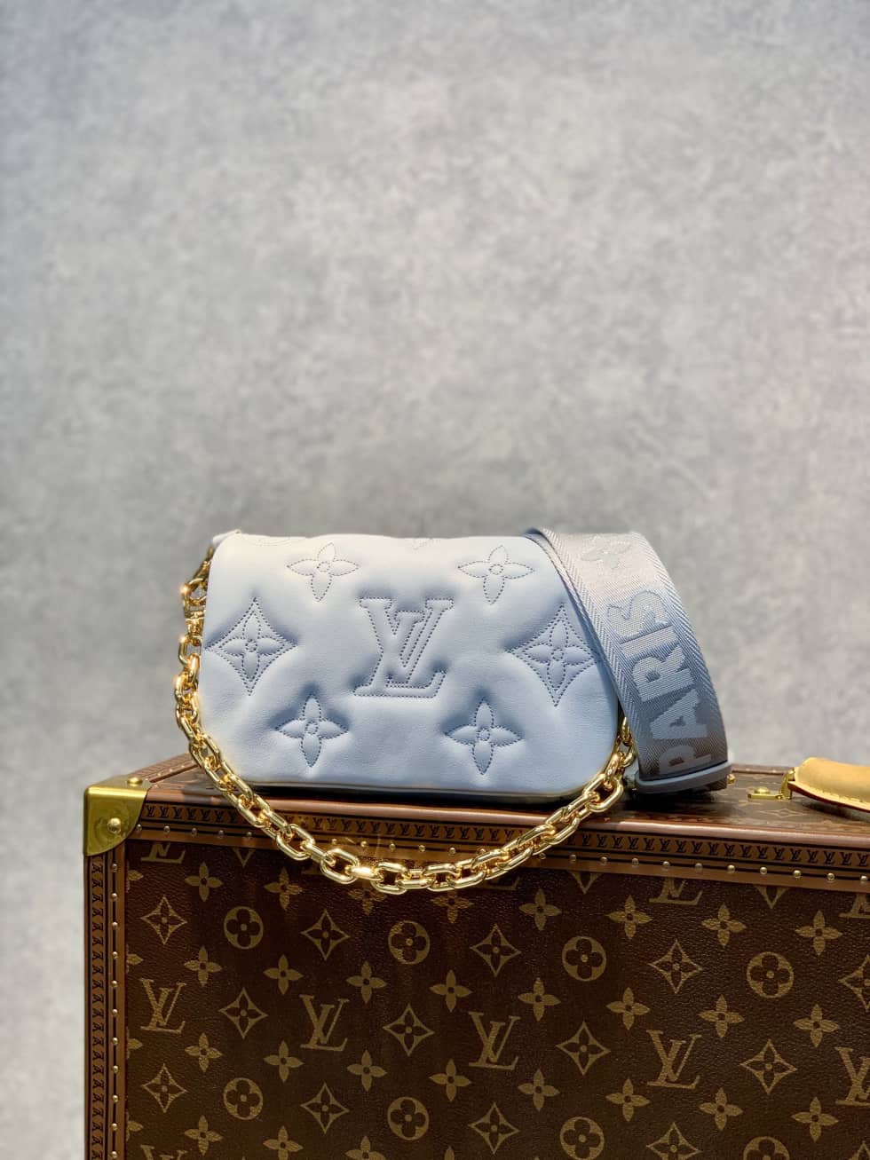 L0vis Vvtt0n Wallet On Strap Bubblegram Blue Glacier M81399 Replica