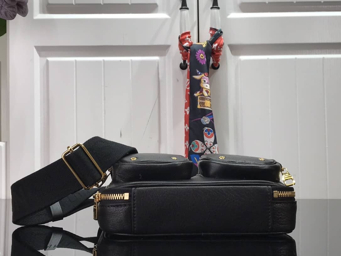 L0vis Vvtt0n Utility Black Replica Crossbody Bag M80450