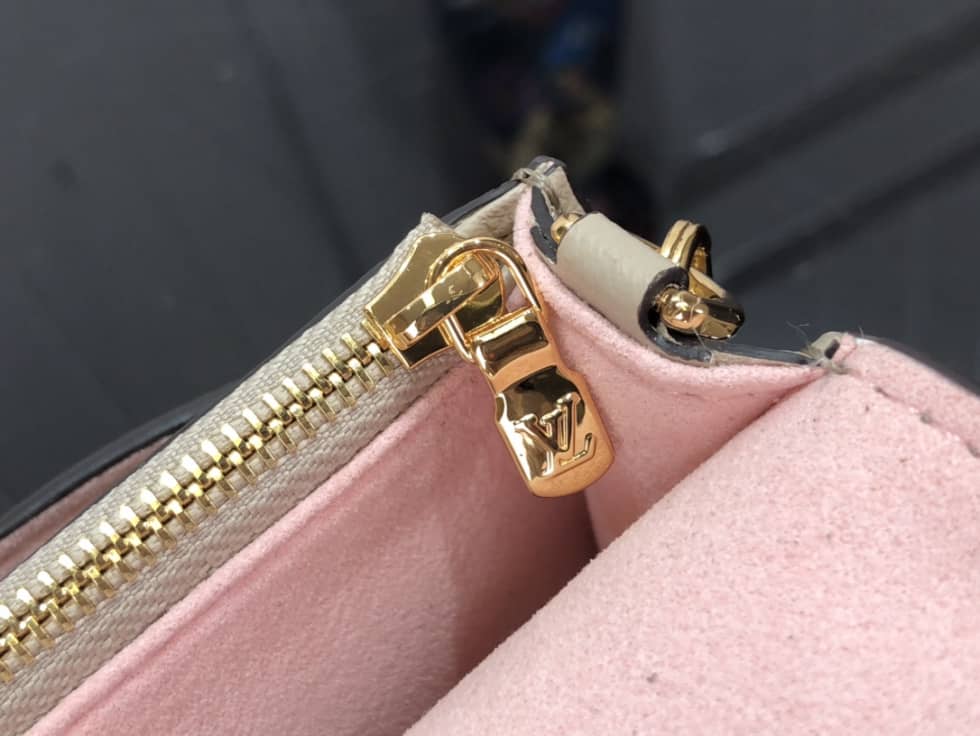 L0vis Vvtt0n Mylockme Chain Pochette M63471 Replica Crossbody Bag