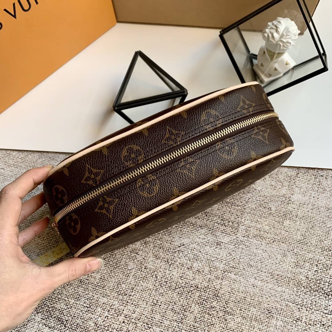 L0vis Vvtt0n Monogram Canvas Toiletry Bag Replica M47527