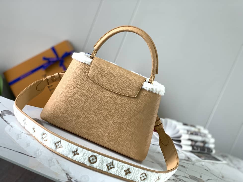 L0vis Vvtt0n Capucines MM Beige M59073 Replica Crossbody Bag