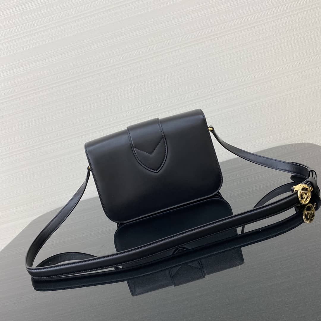 L0vis Vvtt0n Pont 9 Leather Crossbody Bag M55948