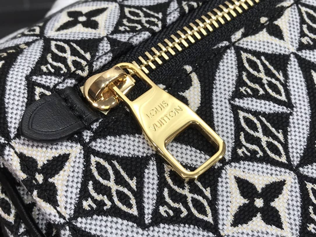 L0vis Vvtt0n Pochette Mestis MM Monogram Canvas Replica Shoulder Bag M57272