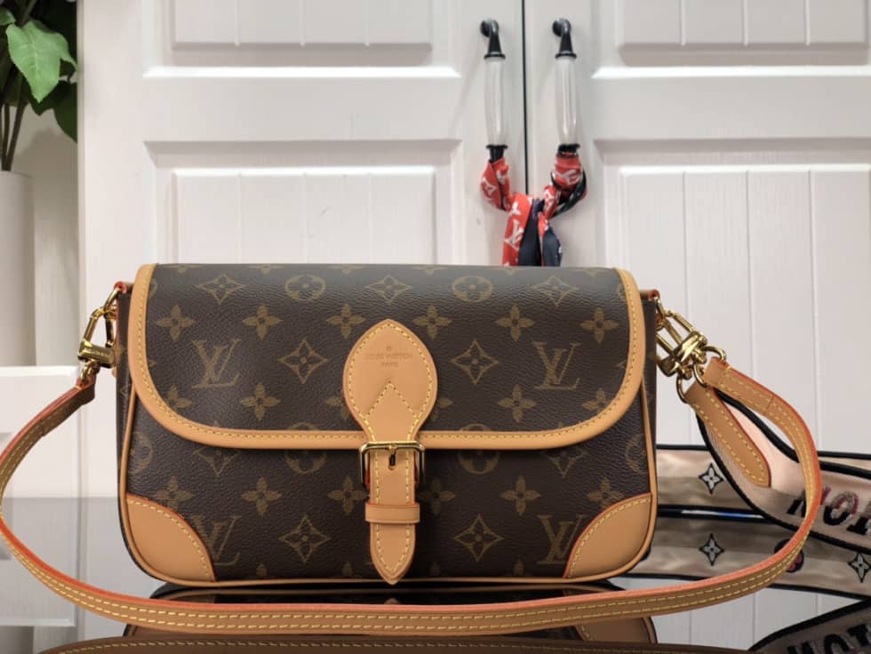 L0vis Vvtt0n Diane Monogram M45985 Replica Crossbody Bag