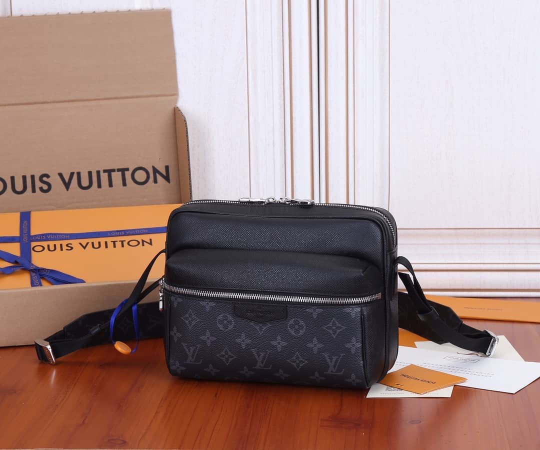 L0vis Vvtt0n Taigarama Canvas Messenger Bag Replica M30233