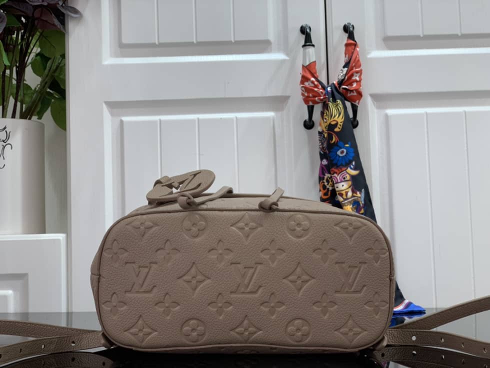 L0vis Vvtt0n Empreinte Montsouris M45638 Replica Backpack