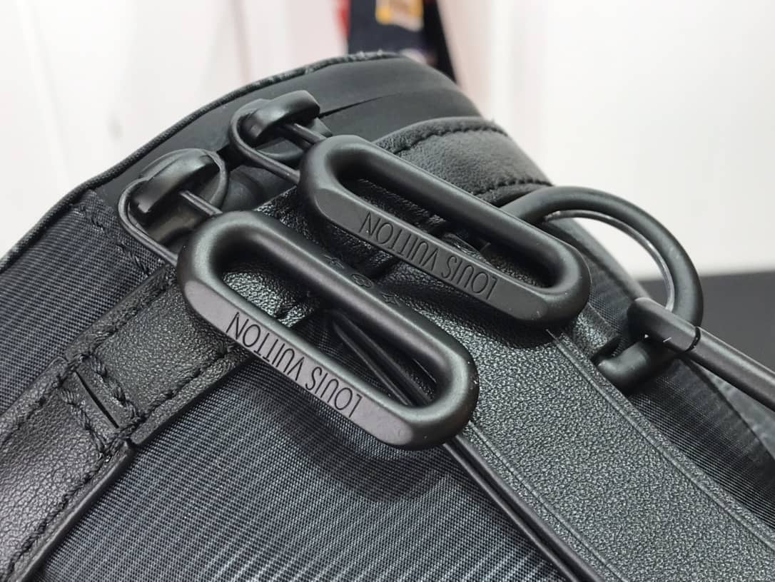 L0vis Vvtt0n 2054 Expandable Polochon Replica Bucket Bag M45604
