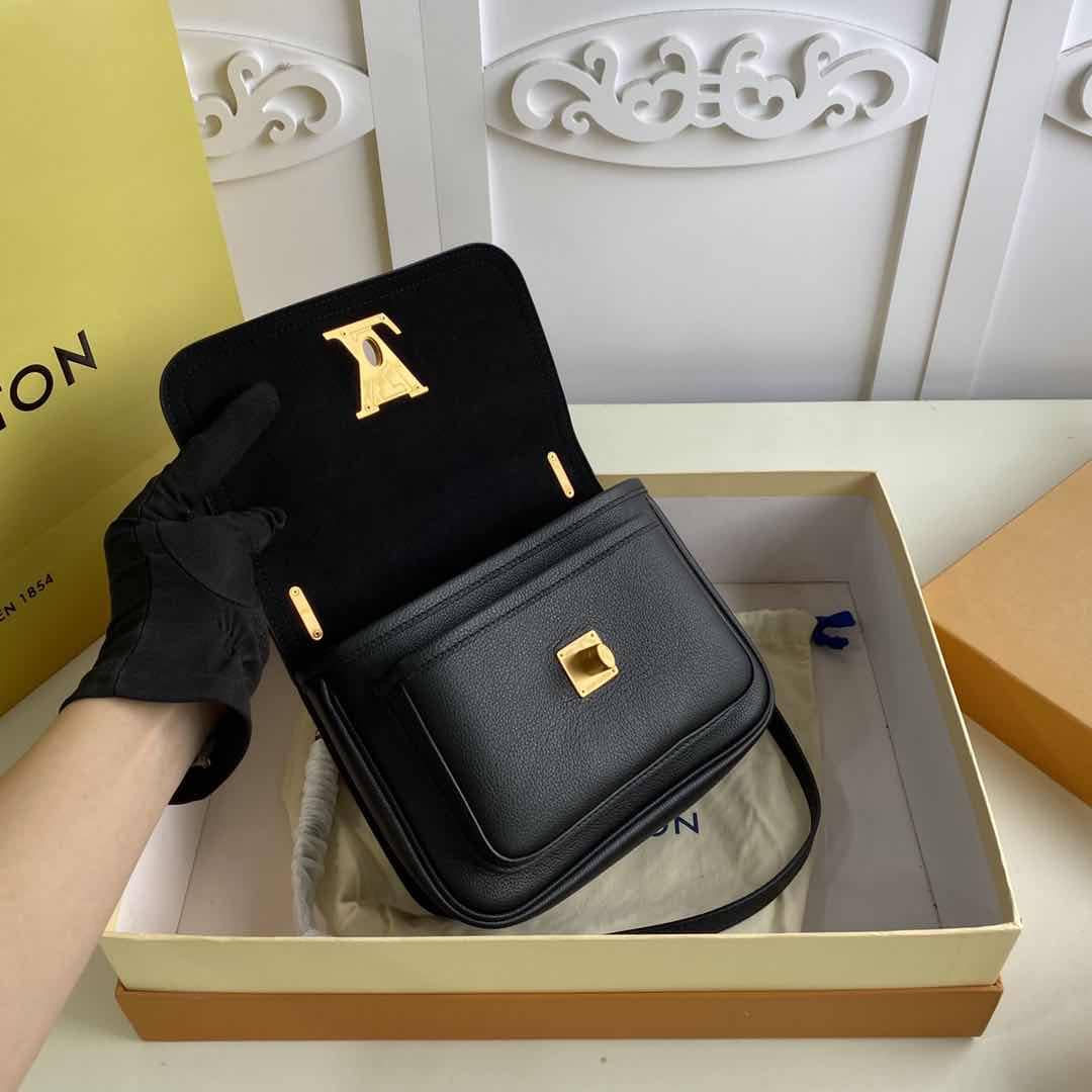 L0vis Vvtt0n Lockme Chain PM Replica Handbag Black M57073
