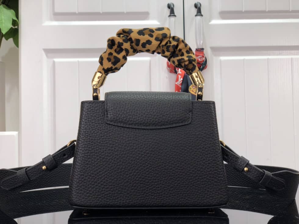 L0vis Vvtt0n Capucines Mini Black M58732 Replica Crossbody Bag