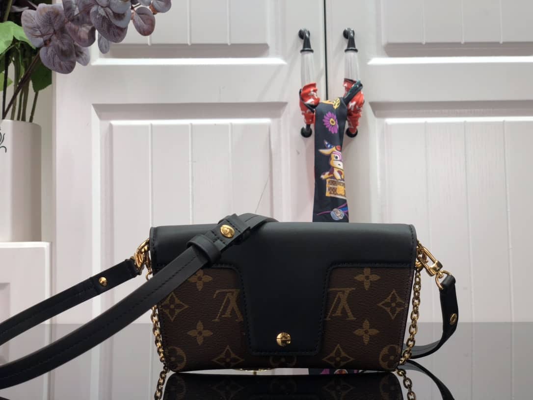 L0vis Vvtt0n Padlock On Strap Monogram Replica Shoulder Bag Black M80559