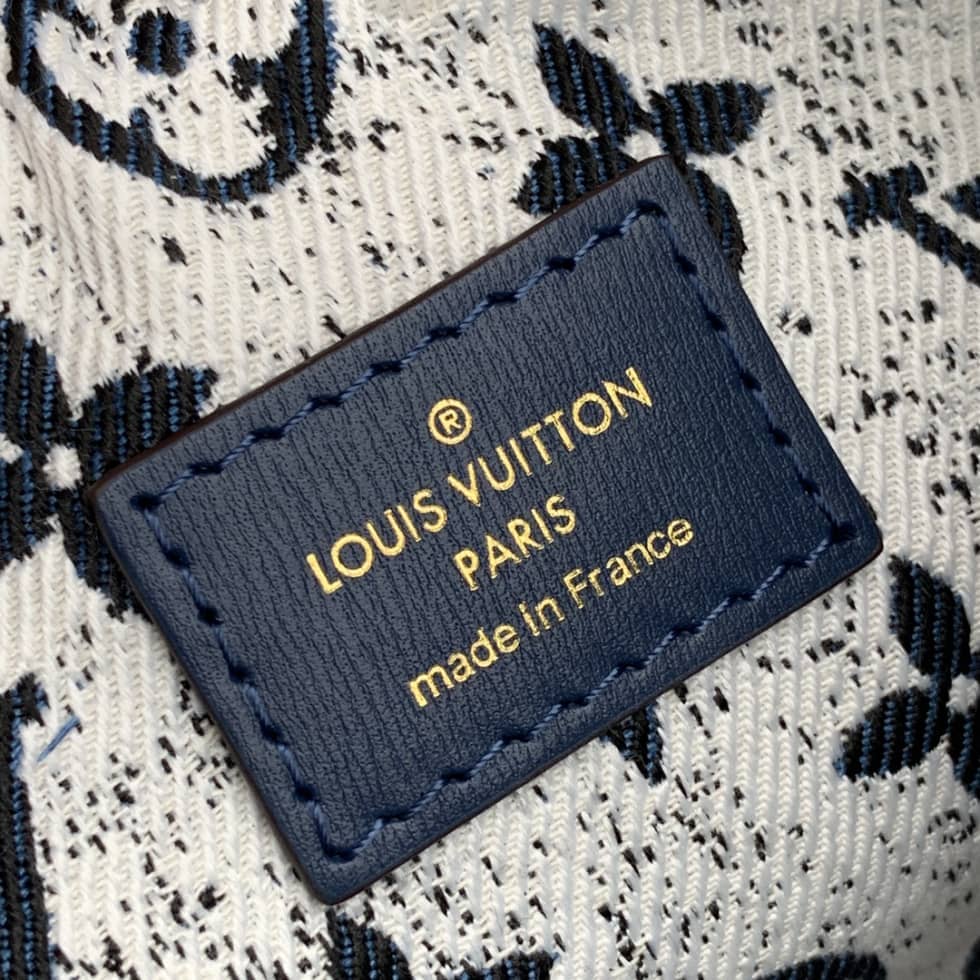 L0vis Vvtt0n Denim Loop Blue/White M81166 Replica Hobo