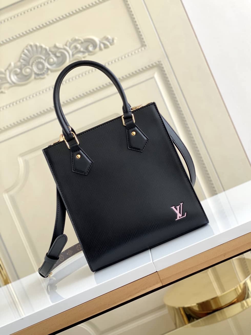 L0vis Vvtt0n Petit Sac Plat Epi Leather Black M69441 Replica Shoulder Bag