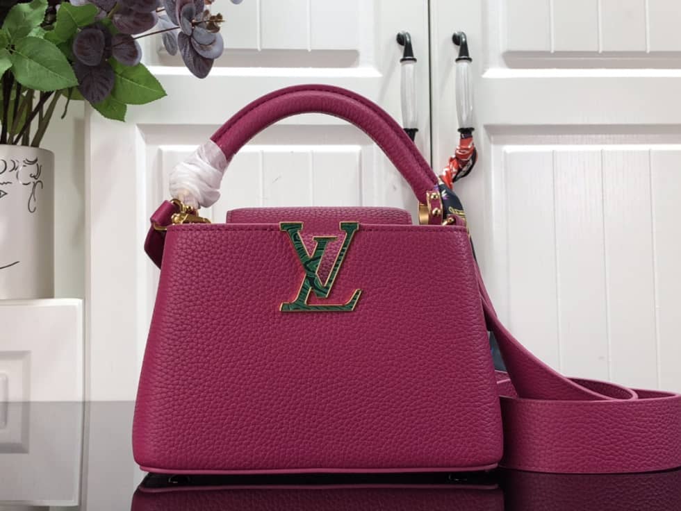 L0vis Vvtt0n Capucines MM Rose M59066 Replica Shoulder Bag