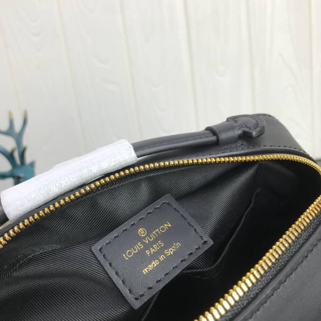 L0vis Vvtt0n Canvas Saintonge Replica Camera Bag Black M43555