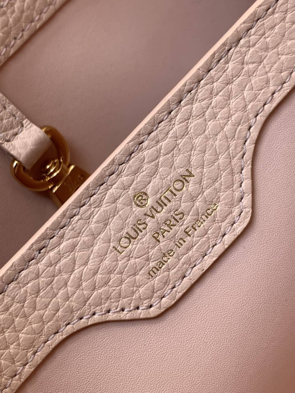 L0vis Vvtt0n Capucines Taurillon Leather Shoulder Bag Replica