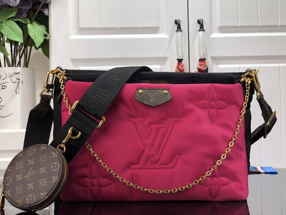 L0vis Vvtt0n Maxi Multi Pochette Accessoires M58977 Replica Shoulder Bag