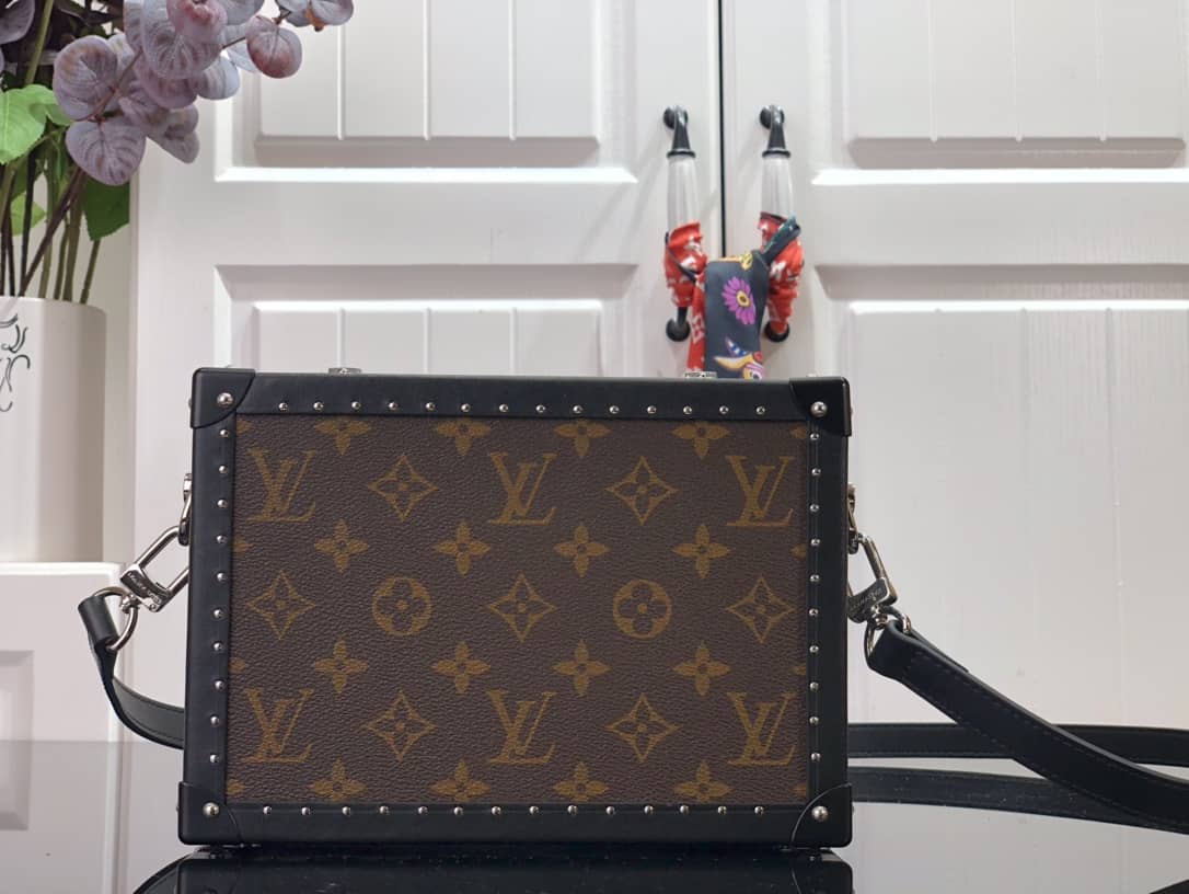 L0vis Vvtt0n Monogram Massacar Canvas Clutch Box Replica