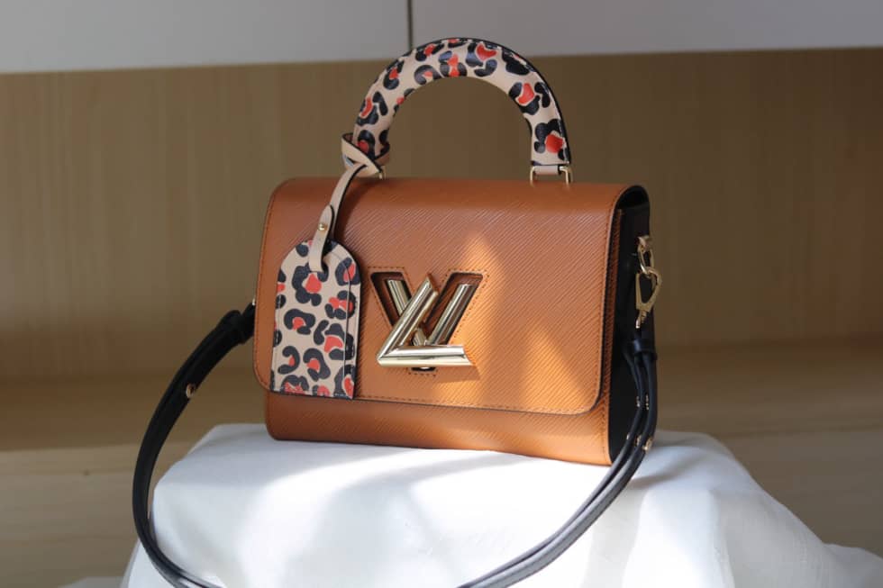 L0vis Vvtt0n Twist Leopard Handle Bag Epi Leather PM M50362 Replica Shoulder Bag