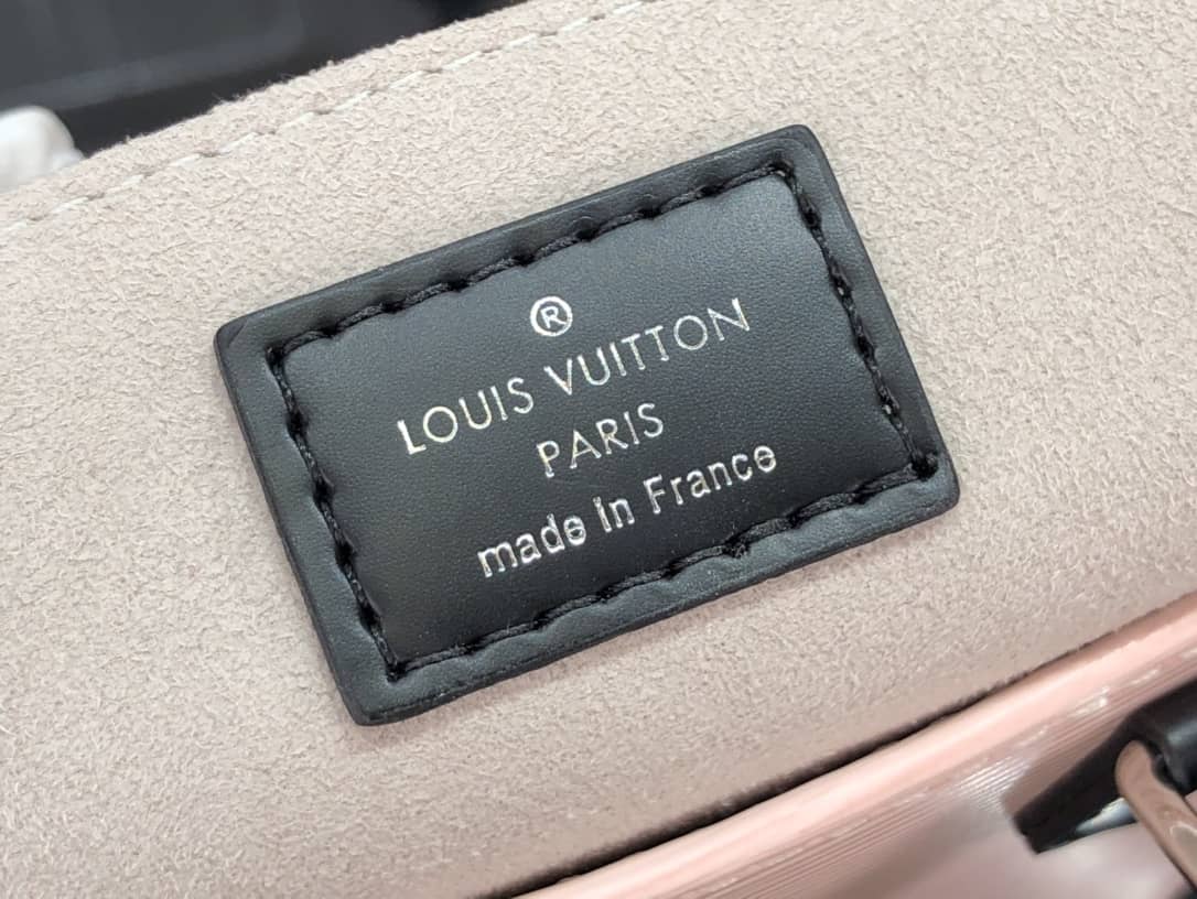 L0vis Vvtt0n Petit Sac Plat Flat Shoulder Bag Replica Pink M80169