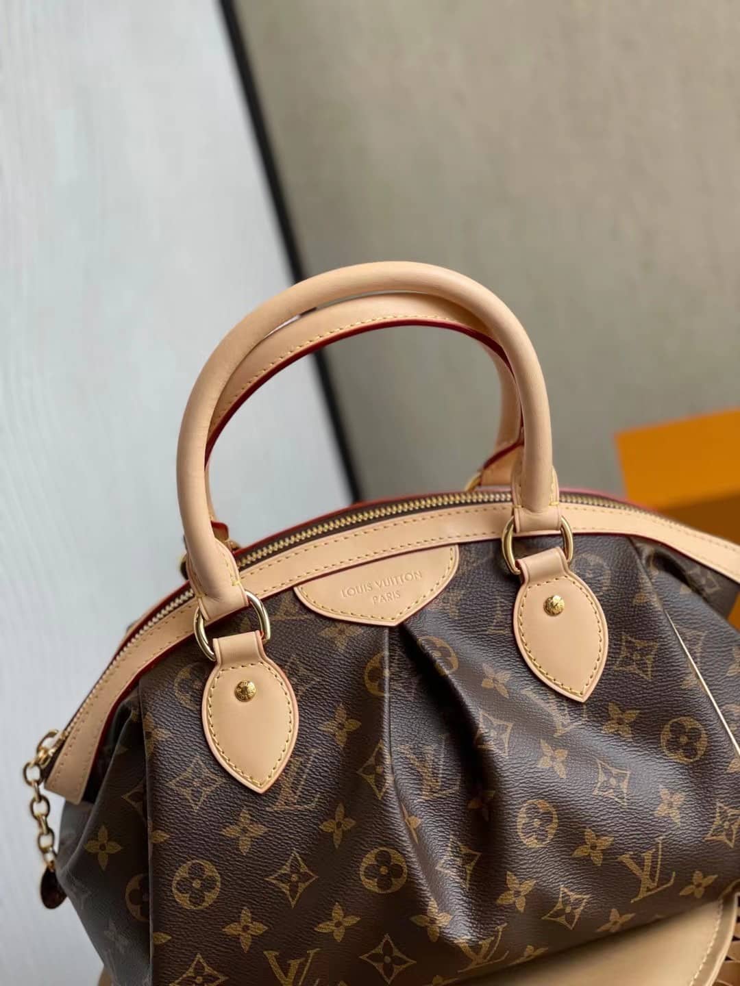 L0vis Vvtt0n Monogram Tivoli PM M40143 Replica Shoulder Bag