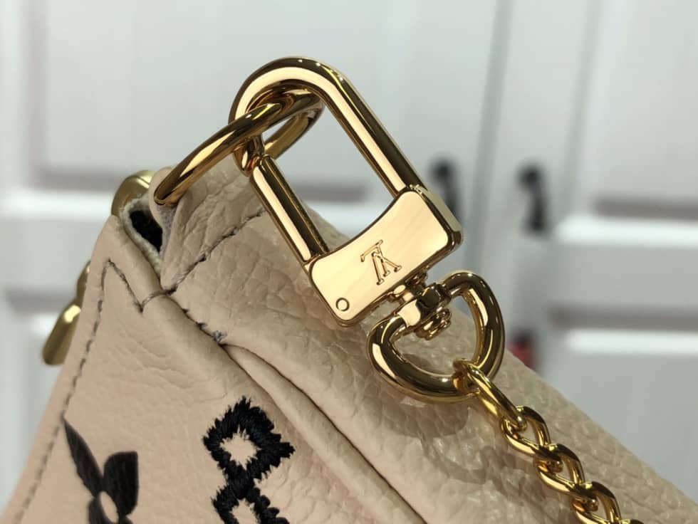 L0vis Vvtt0n Mini Pochette Accessoires Empreinte Broderies Beige M81140 Replica
