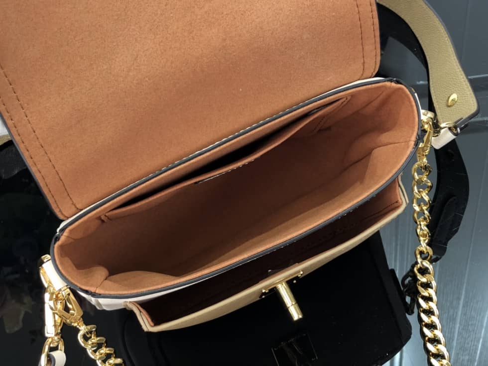 L0vis Vvtt0n Lockme Tender White M59984 Replica Crossbody Bag