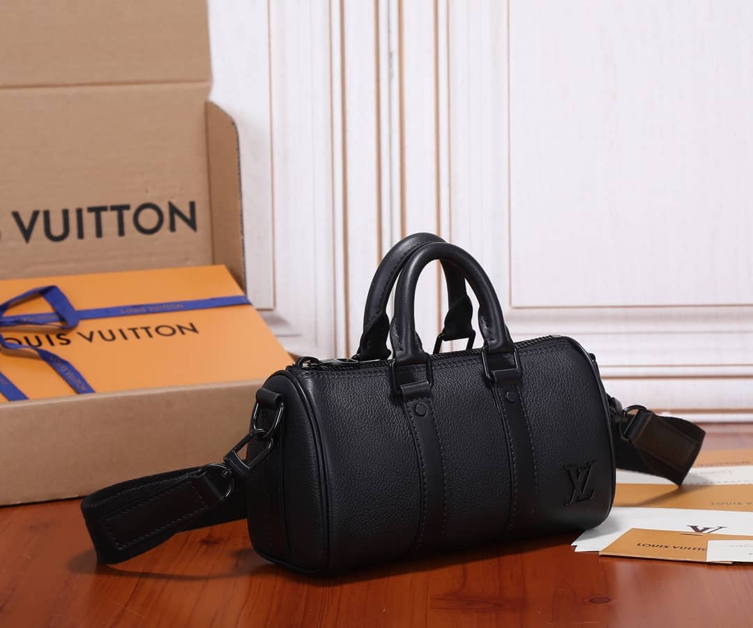 L0vis Vvtt0n Aerogram Keepall XS Noir M80950 Replica Shoulder Bag