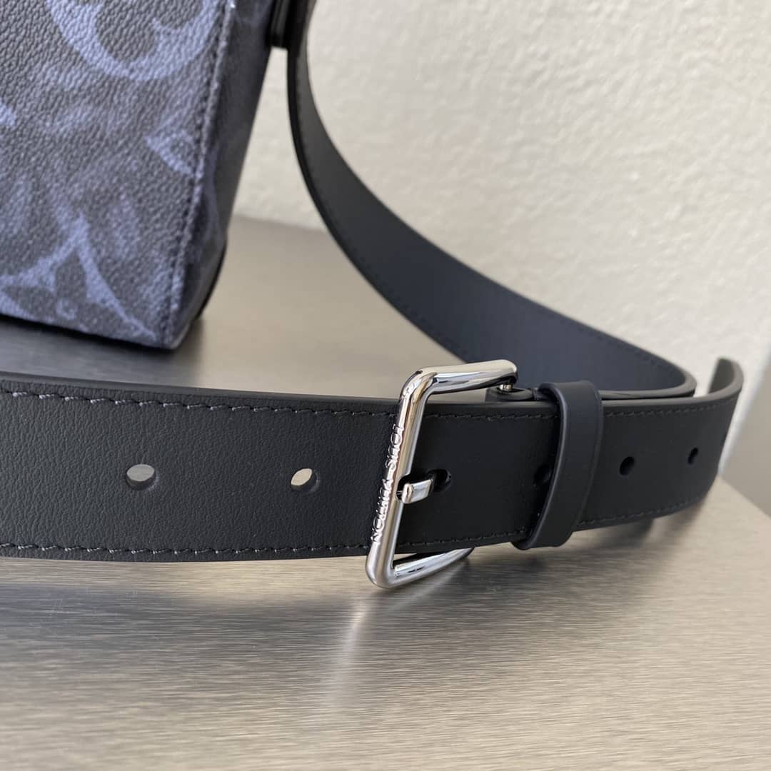 L0vis Vvtt0n Trunk Monogram Messenger Bag Replica Blue M57282
