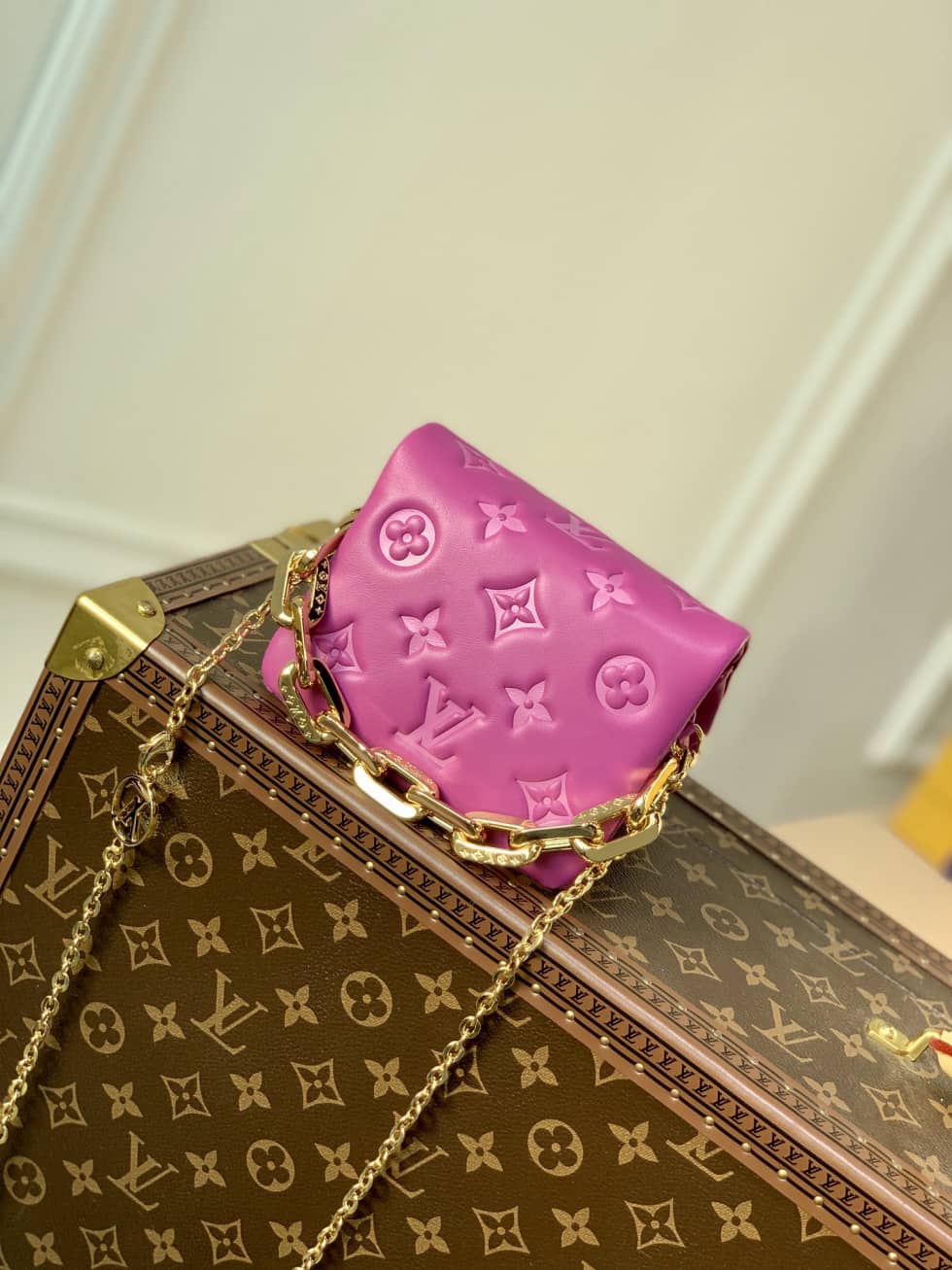 Best Replica L0vis Vvtt0n Beltbag Coussin Cruise 22 Monogram Embossed Orchid M81127 Replica Crossbody Bag(ColaReps)