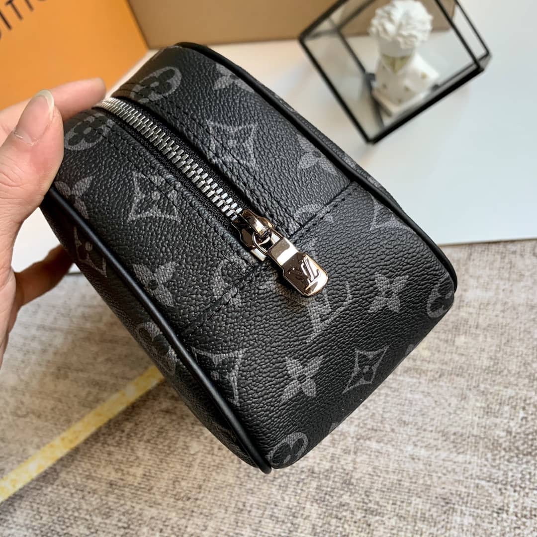 L0vis Vvtt0n Monogram Canvas Toiletry Bag Replica Black M47527