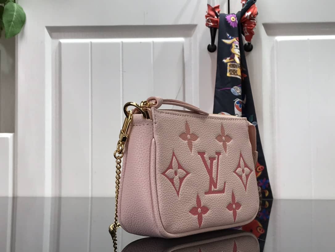 L0vis Vvtt0n Mini Pochette Accesoires Replica Bag M80501