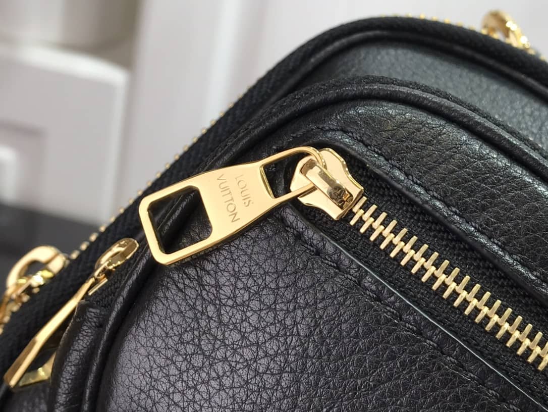 L0vis Vvtt0n Utility Black Replica Crossbody Bag M80450
