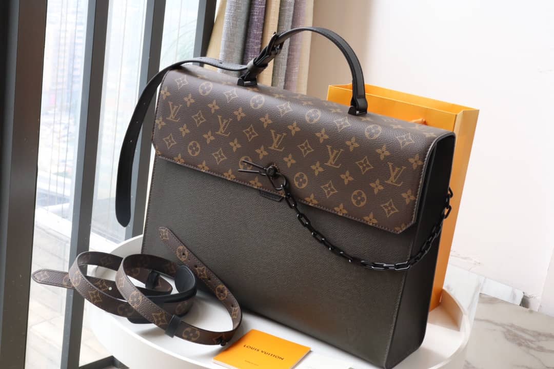 L0vis Vvtt0n Robusto Briefcase Monogram Canvas Taiga Leather Replica M30591
