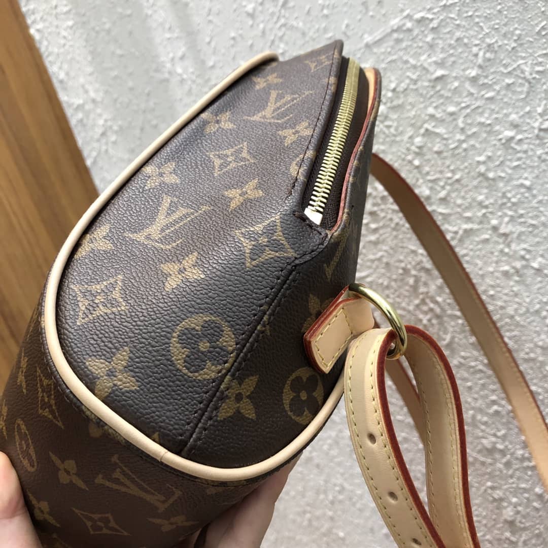 L0vis Vvtt0n Ellipse Monogram Canvas Backpack