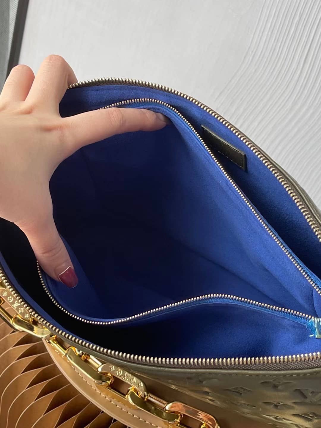 L0vis Vvtt0n Coussin MM Embossed M57782 Replica Shoulder Bag