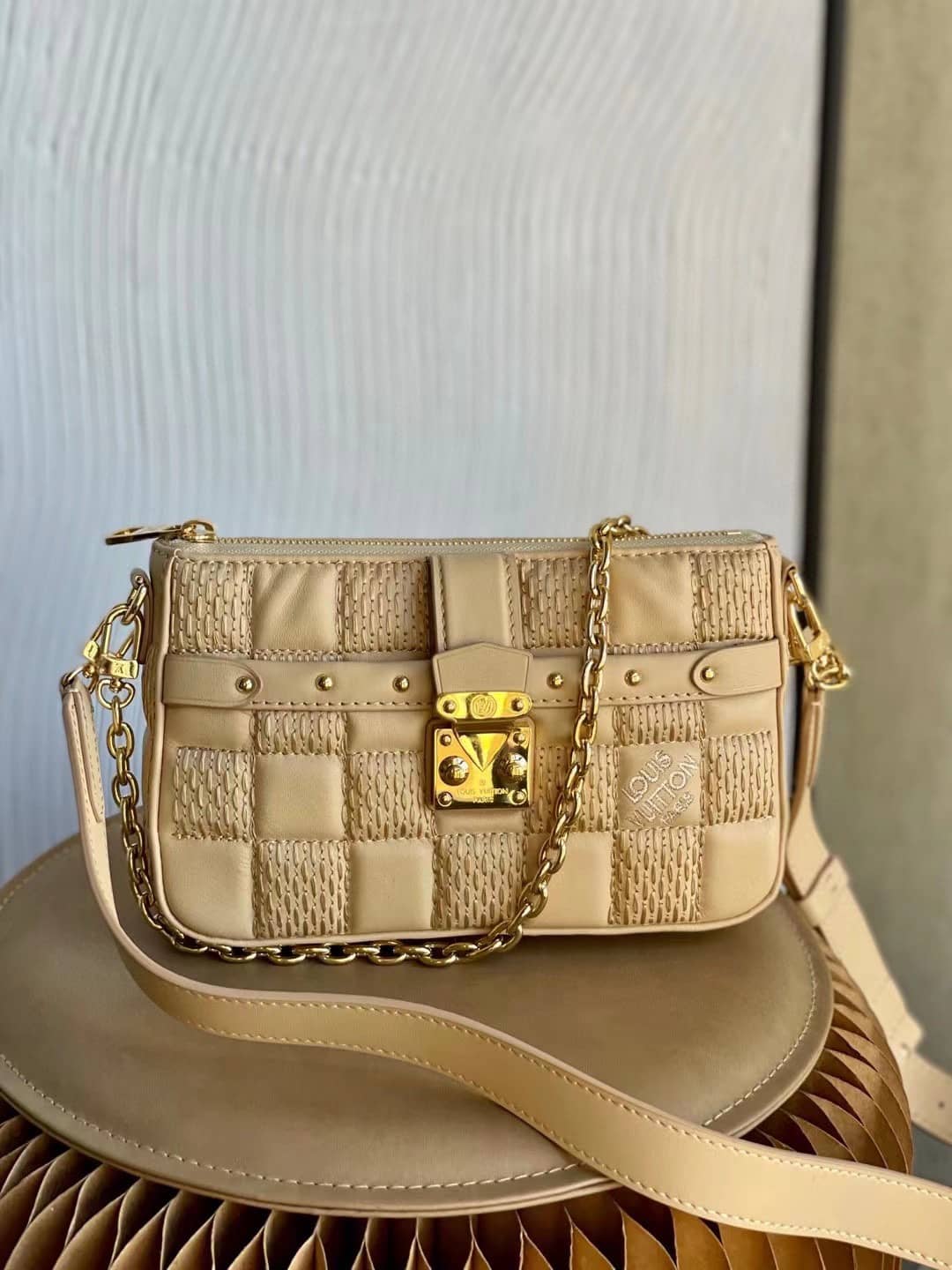 L0vis Vvtt0n Pochette Troca Beige M59048 Replica Crossbody Bag