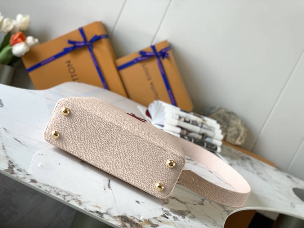 L0vis Vvtt0n Capucines Taurillon Leather Shoulder Bag Replica