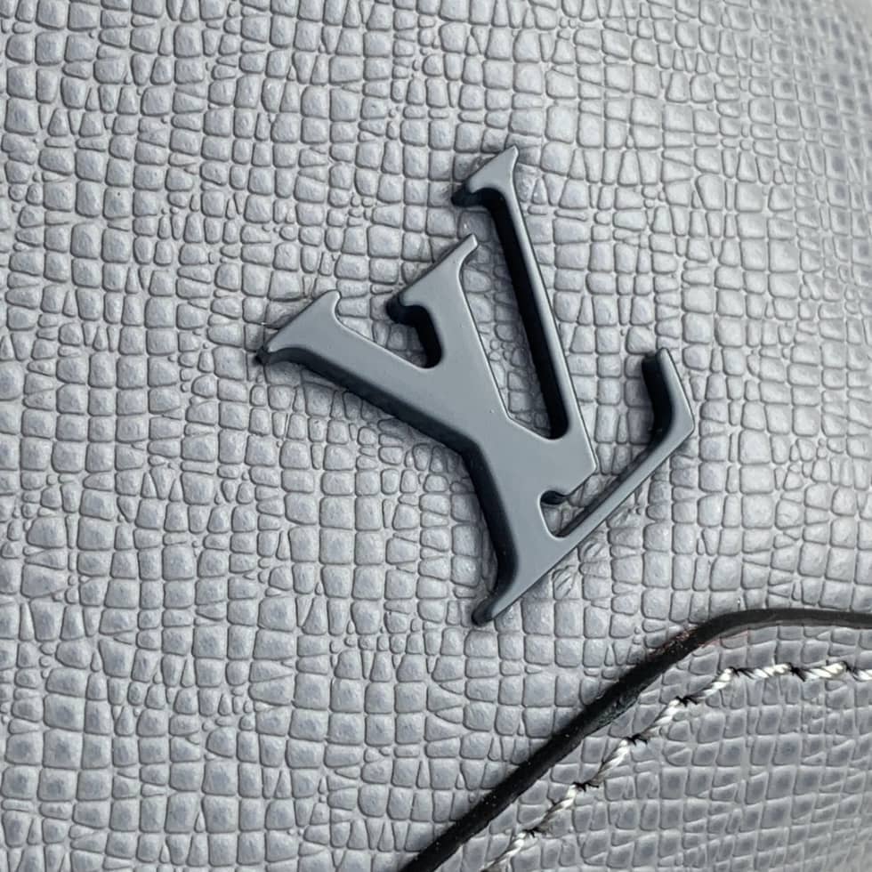 L0vis Vvtt0n Avenue Sling Bag M30801 Replica Shoulder Bag