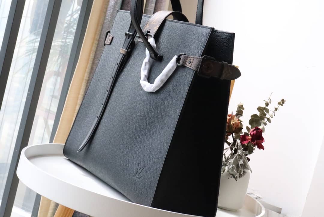 L0vis Vvtt0n Retro Wearable Mens Shopping Bag Replica M30725